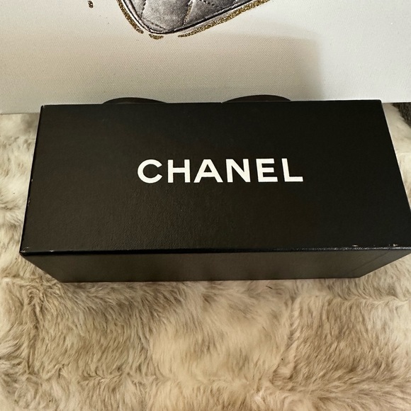 Chanel Black Sunglasses Frameless New with Tags - Picture 7 of 7